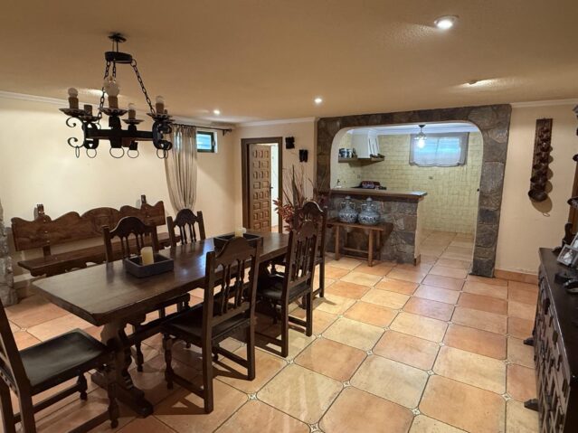 Image No.2-4 Bed Villa for sale