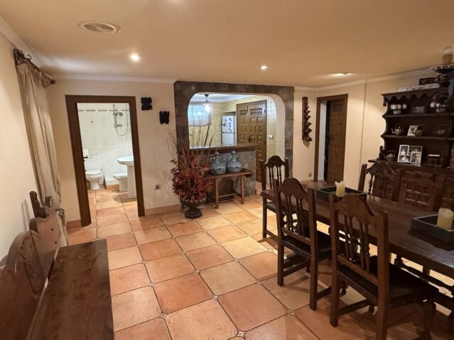 Image No.3-4 Bed Villa for sale