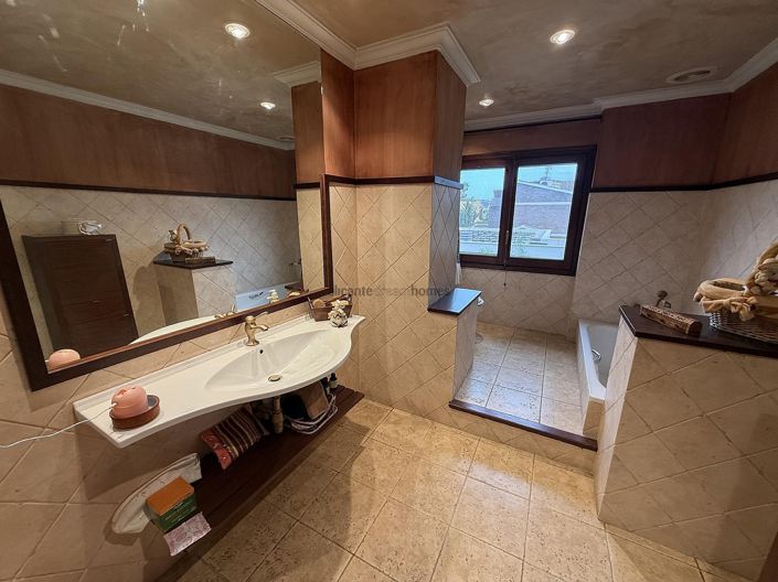 Image No.36-Villa de 4 chambres à vendre à Elda