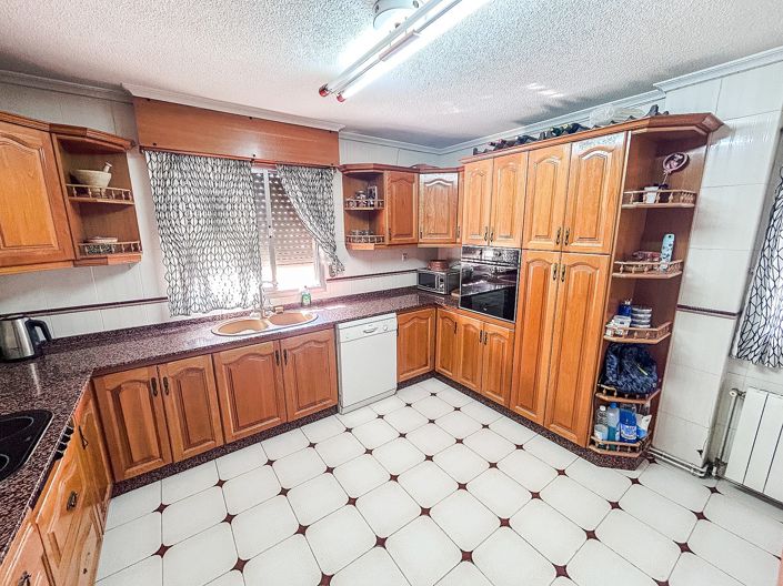 Image No.16-4 Bed Country House for sale