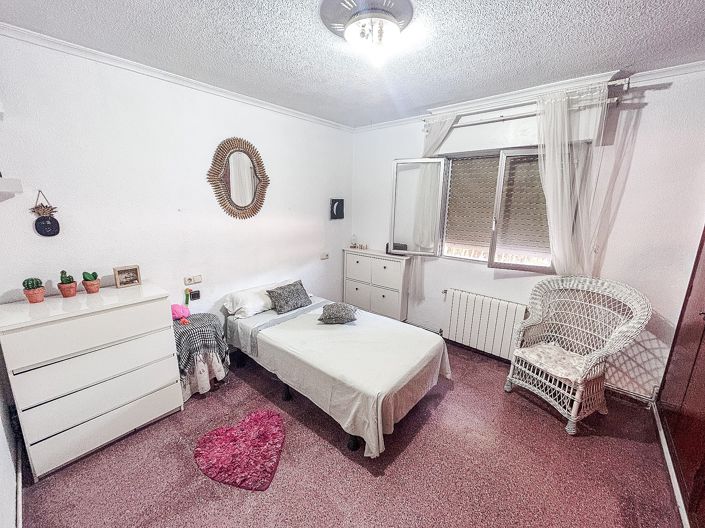 Image No.18-4 Bed Country House for sale