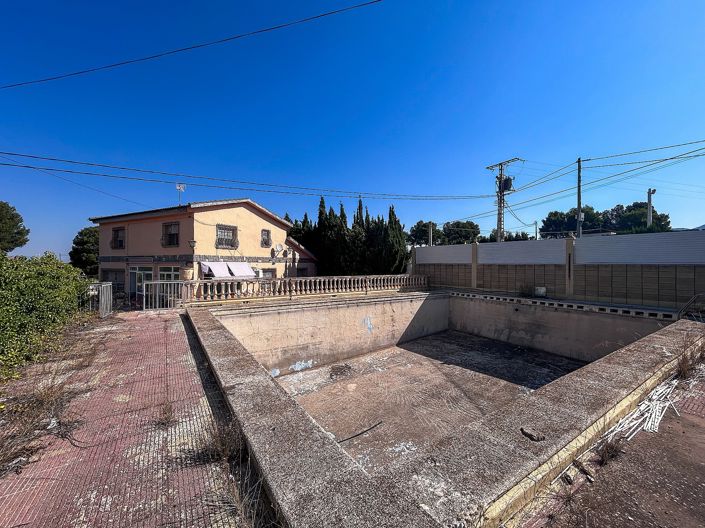 Image No.7-4 Bed Country House for sale