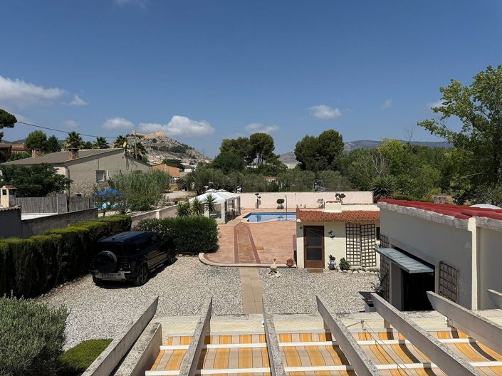 Image No.10-5 Bed Country House for sale