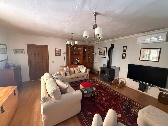 Image No.22-5 Bed Country House for sale