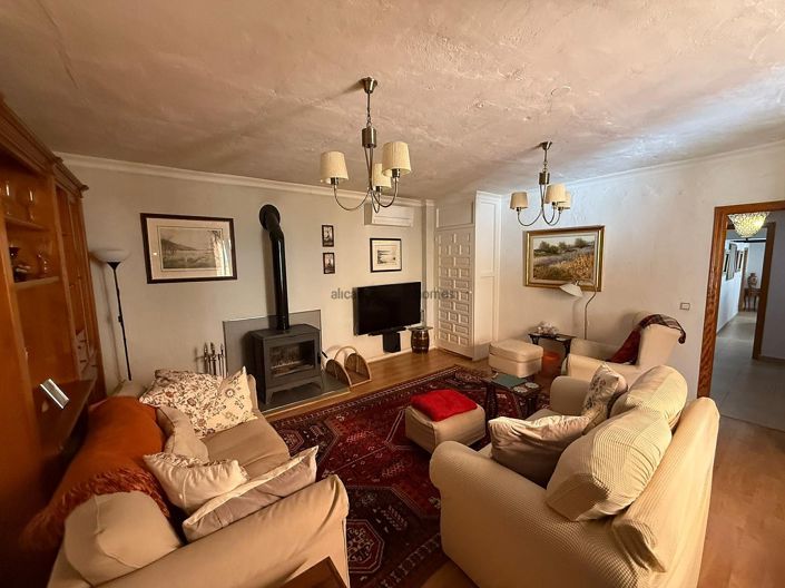 Image No.23-5 Bed Country House for sale