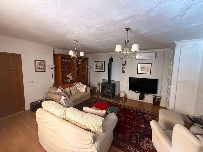 Image No.25-5 Bed Country House for sale