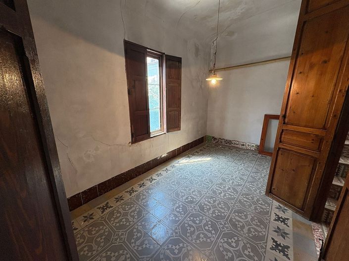 Image No.18-6 Bed Townhouse for sale