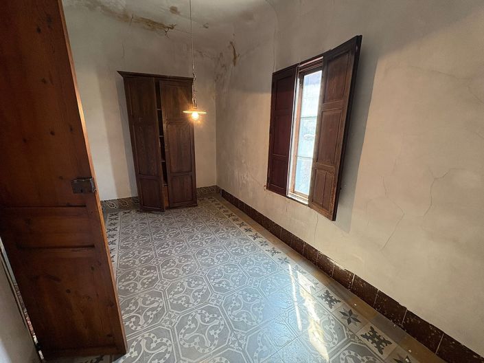 Image No.19-6 Bed Townhouse for sale