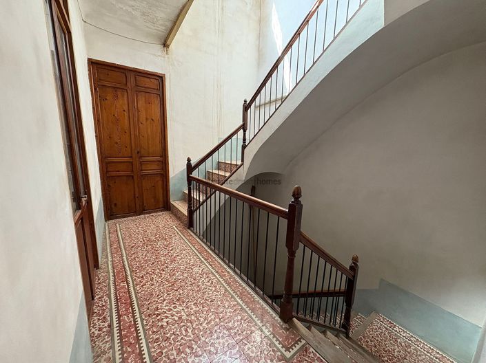 Image No.20-6 Bed Townhouse for sale