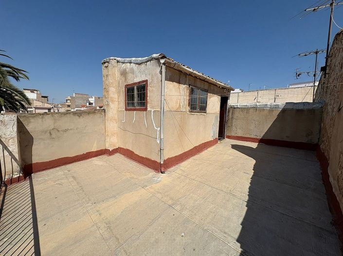 Image No.22-6 Bed Townhouse for sale