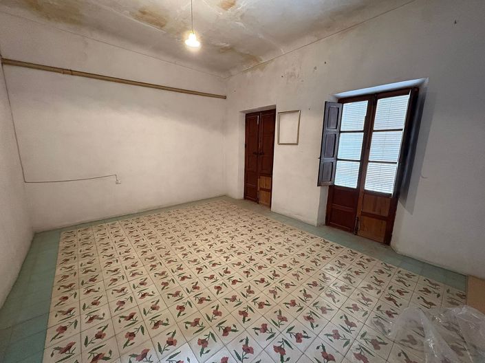 Image No.25-6 Bed Townhouse for sale