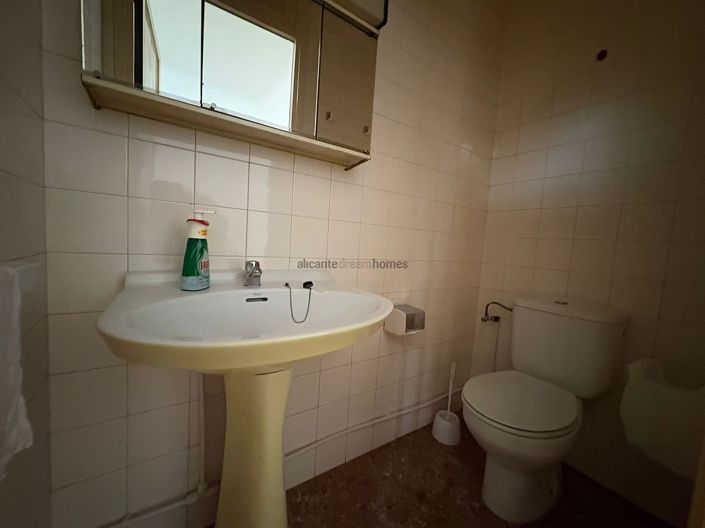 Image No.26-6 Bed Townhouse for sale