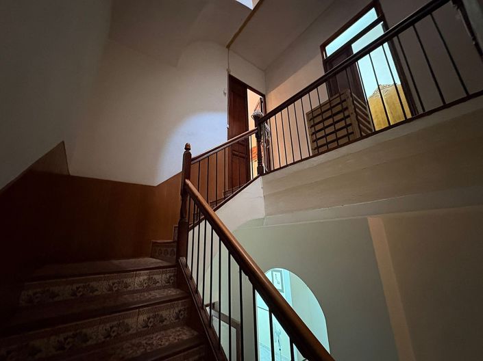 Image No.27-6 Bed Townhouse for sale