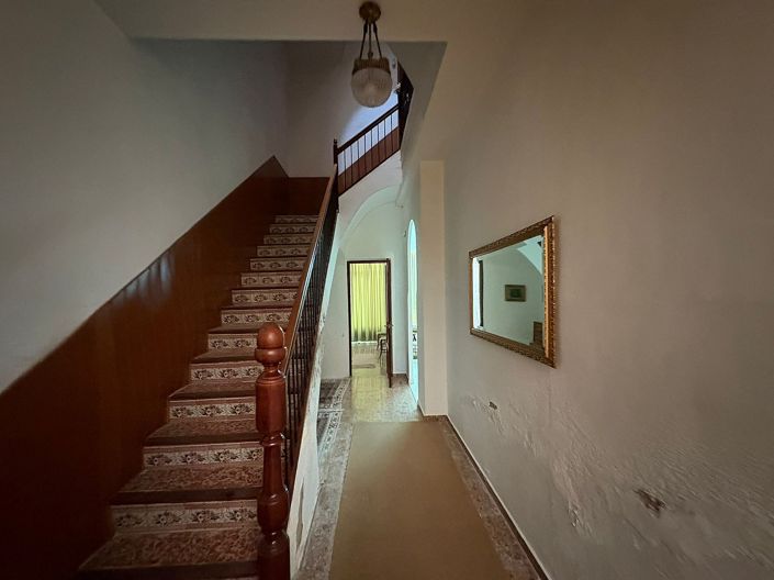 Image No.28-6 Bed Townhouse for sale