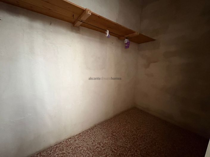 Image No.29-6 Bed Townhouse for sale