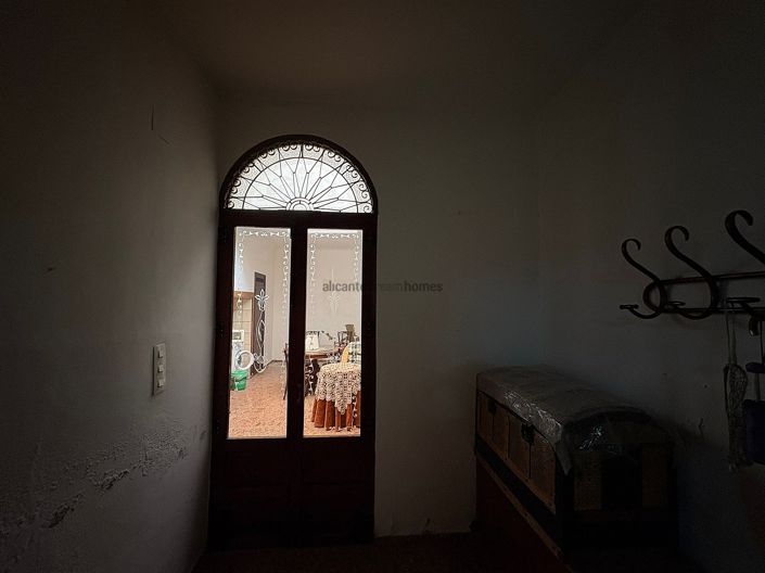 Image No.32-6 Bed Townhouse for sale