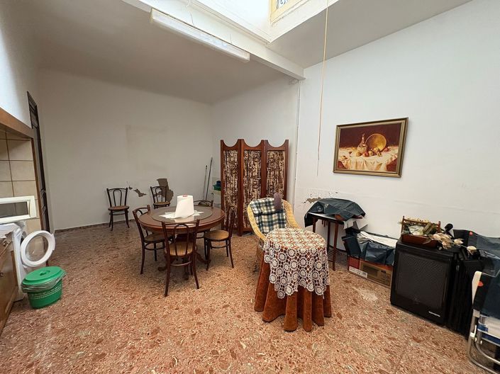 Image No.4-6 Bed Townhouse for sale