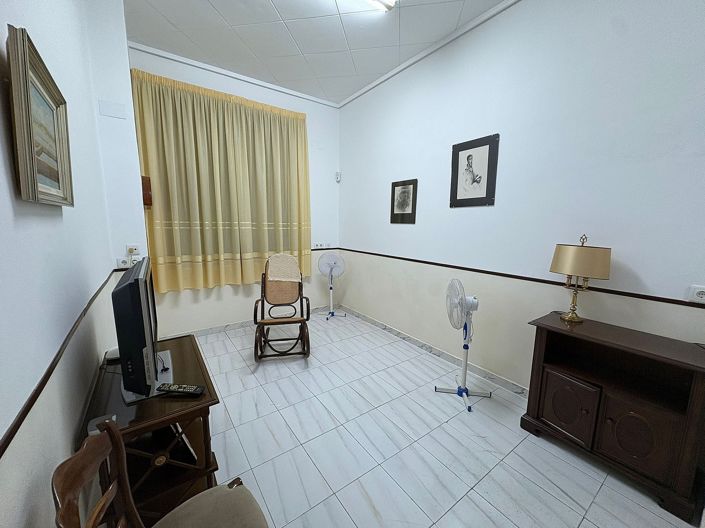 Image No.6-6 Bed Townhouse for sale