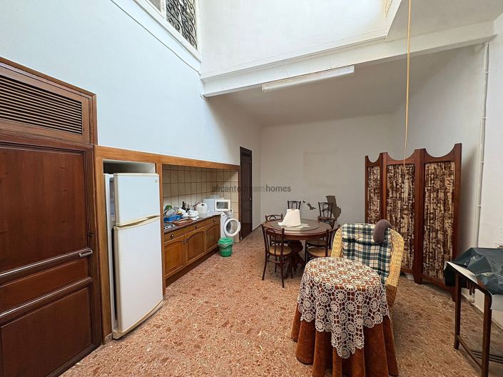 Image No.9-6 Bed Townhouse for sale