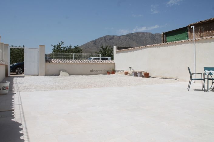 Image No.13-4 Bed Country House for sale