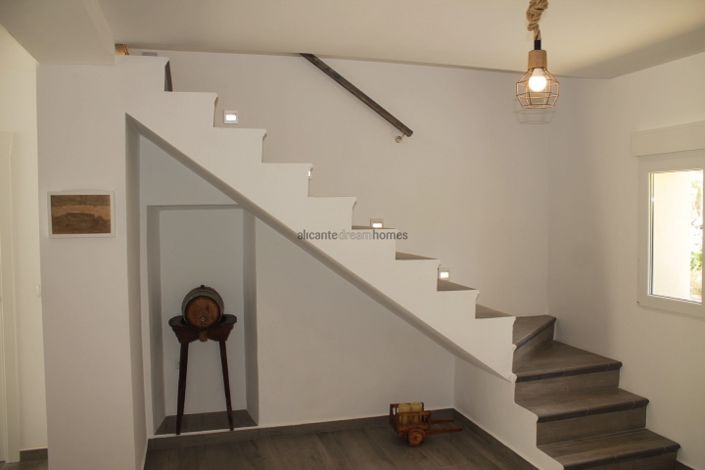 Image No.24-4 Bed Country House for sale