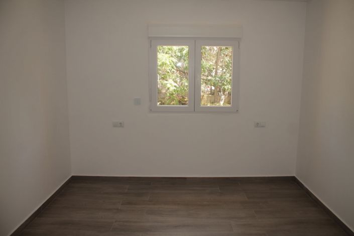 Image No.31-4 Bed Country House for sale