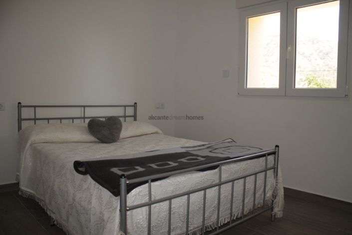 Image No.37-4 Bed Country House for sale