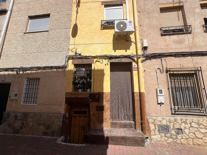 Image No.1-3 Bed Townhouse for sale