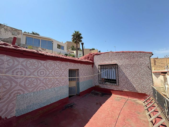 Image No.1-4 Bed Townhouse for sale