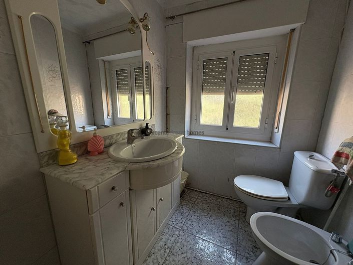 Image No.15-4 Bed Townhouse for sale