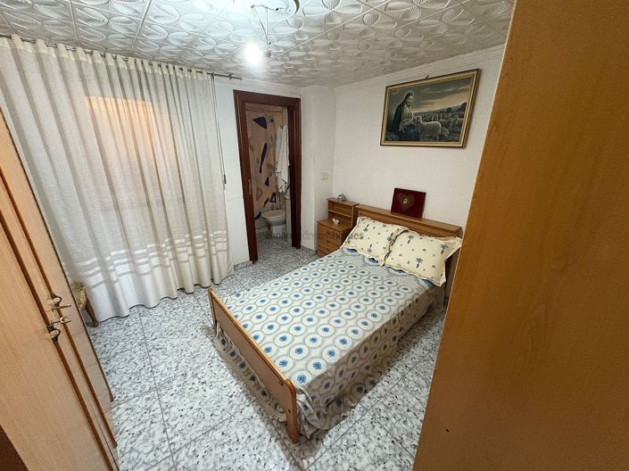 Image No.17-4 Bed Townhouse for sale