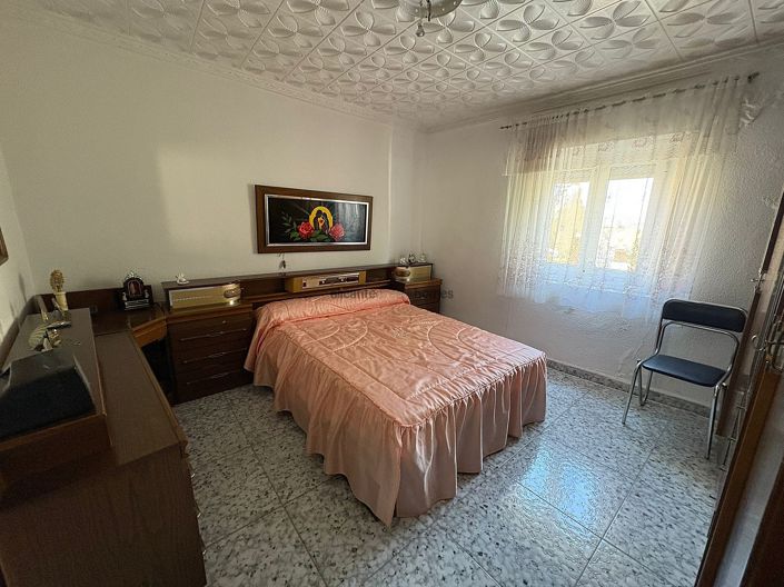 Image No.20-4 Bed Townhouse for sale