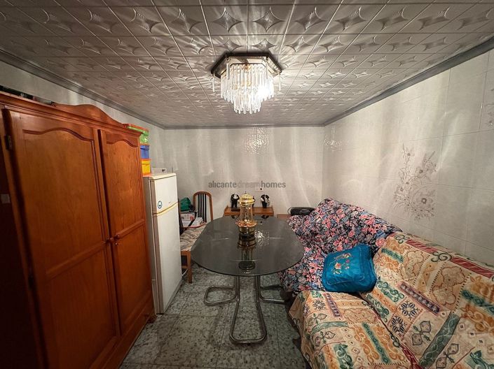 Image No.24-4 Bed Townhouse for sale