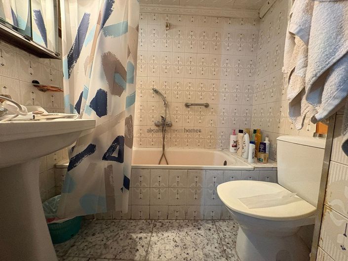 Image No.30-4 Bed Townhouse for sale