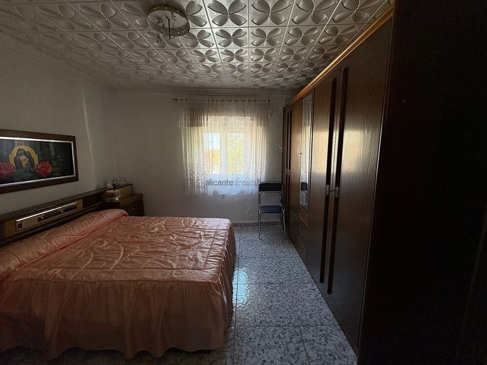 Image No.35-4 Bed Townhouse for sale