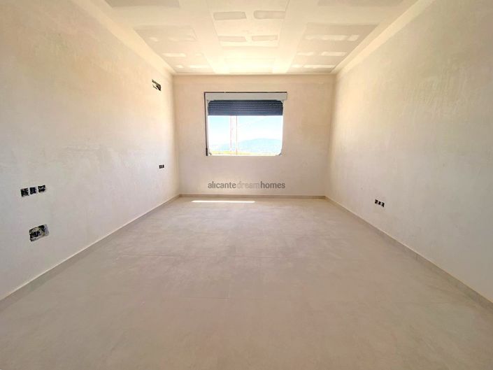 Image No.8-3 Bed Villa for sale