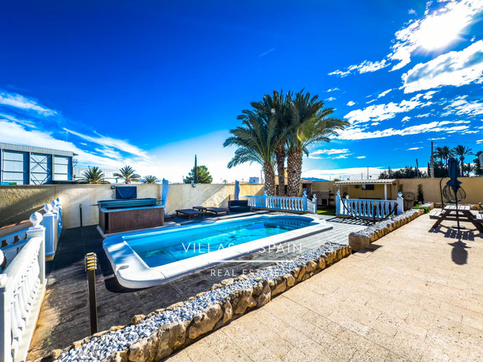 Image No.12-4 Bed Villa for sale