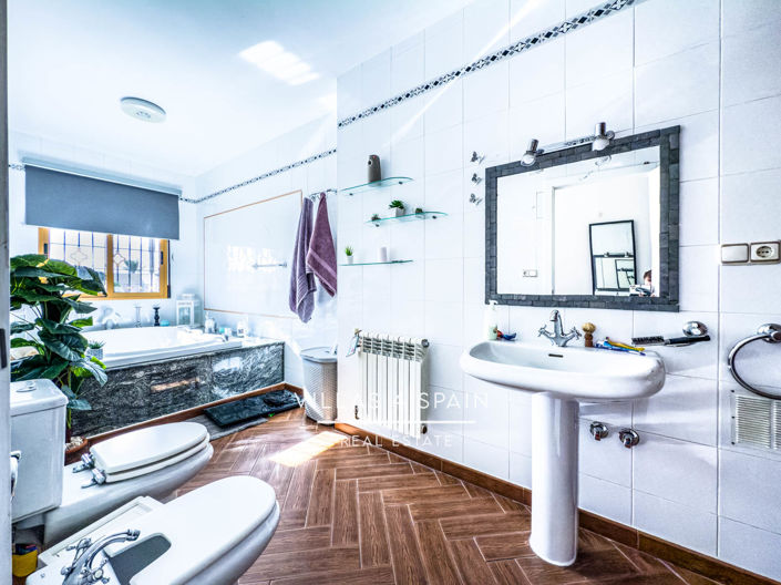 Image No.35-4 Bed Villa for sale