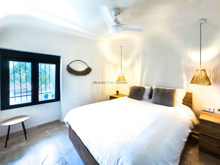 Image No.35-8 Bed Villa for sale