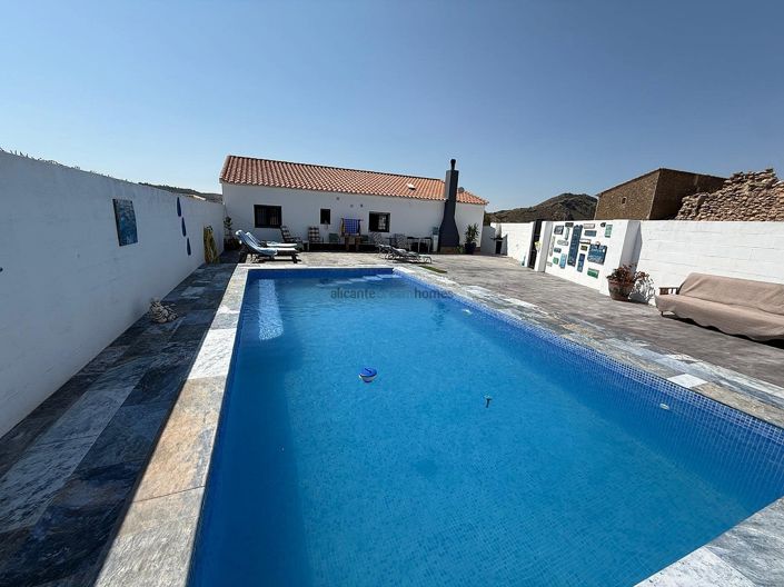 Image No.2-3 Bed Villa for sale