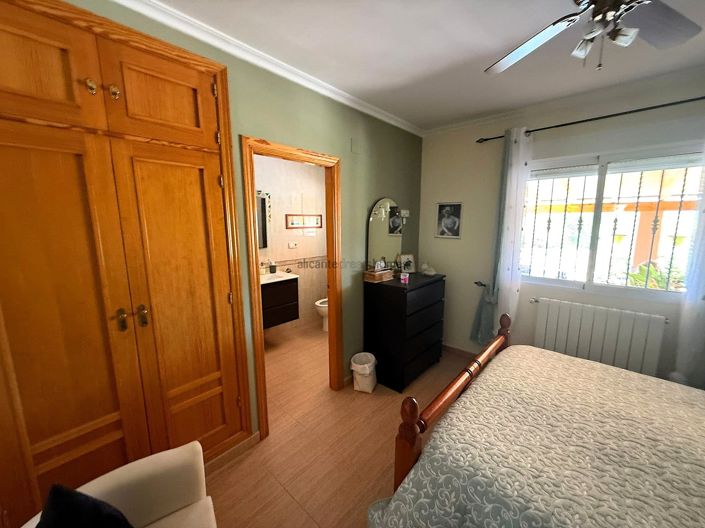 Image No.18-5 Bed Country House for sale