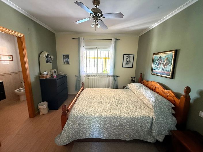 Image No.20-5 Bed Country House for sale