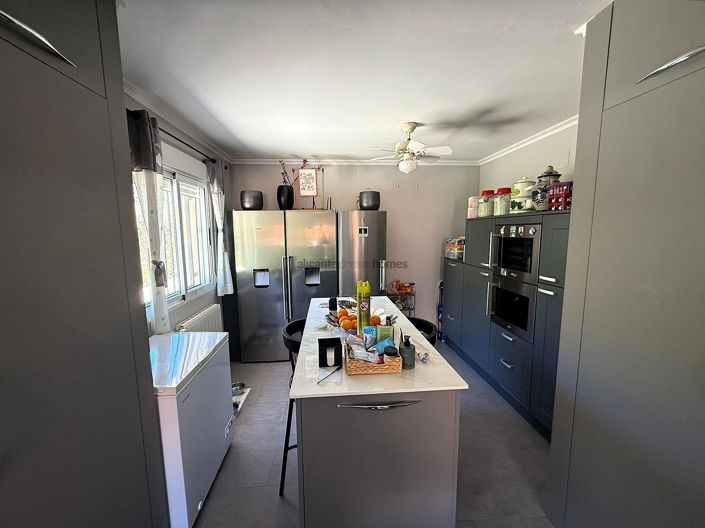 Image No.7-5 Bed Country House for sale