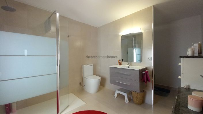 Image No.17-3 Bed Villa for sale