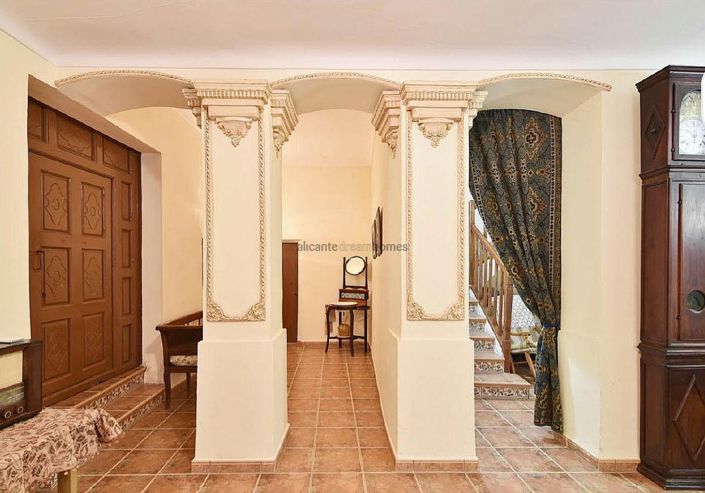 Image No.11-12 Bed Country House for sale