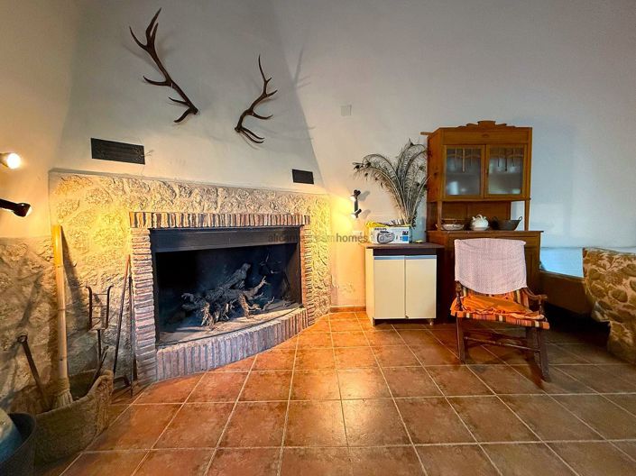 Image No.13-12 Bed Country House for sale