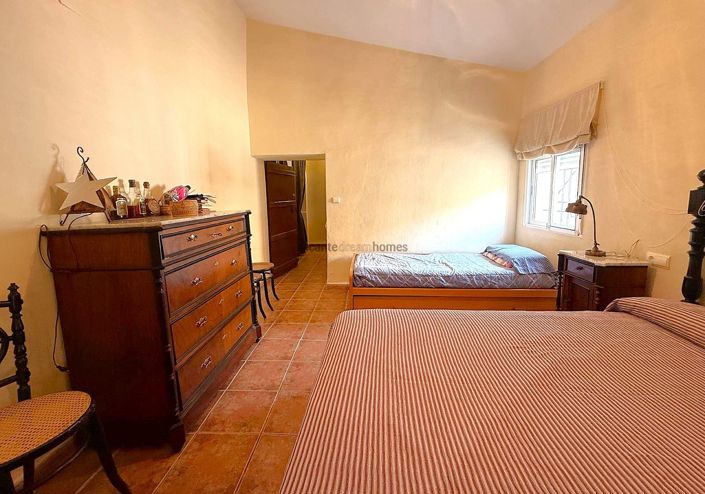 Image No.27-12 Bed Country House for sale