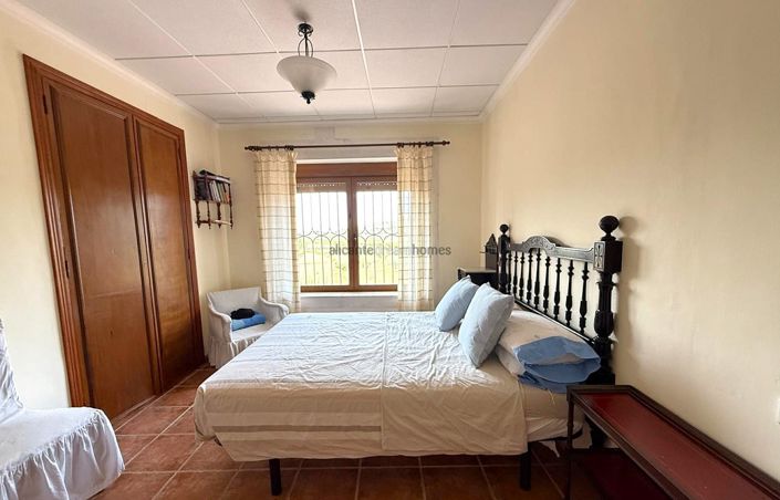 Image No.28-12 Bed Country House for sale