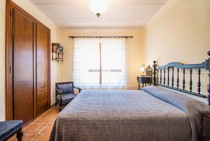 Image No.31-12 Bed Country House for sale