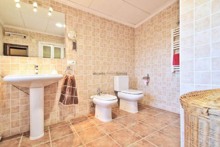 Image No.35-12 Bed Country House for sale